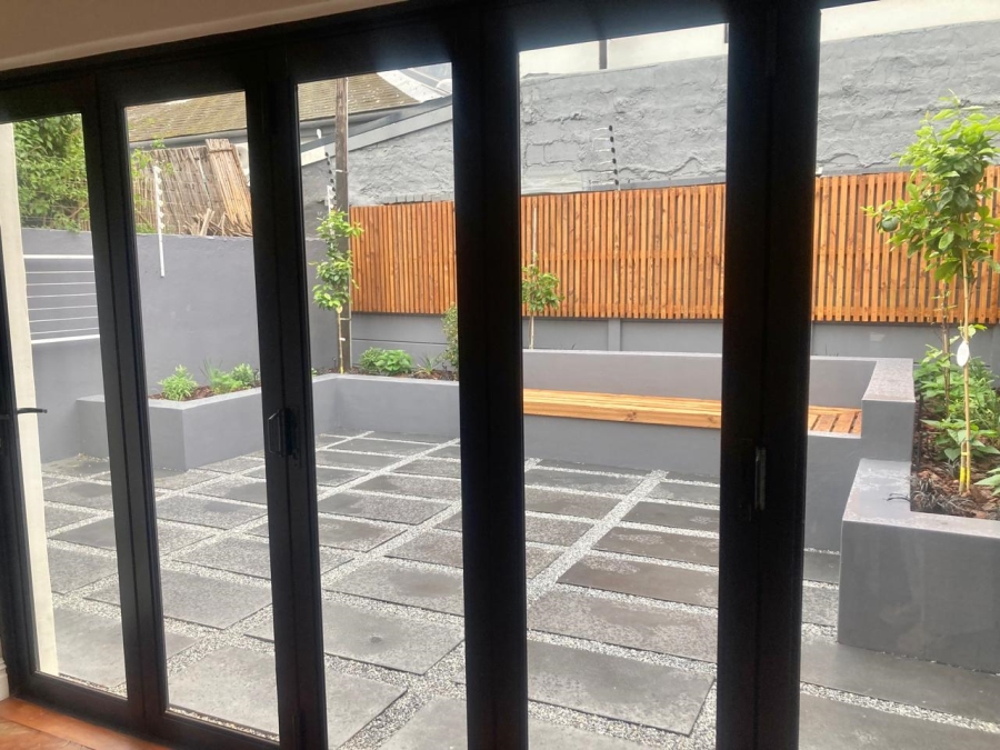 To Let 2 Bedroom Property for Rent in Claremont Village Western Cape
